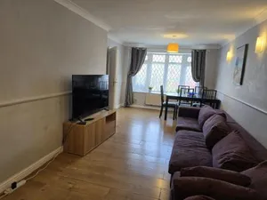 Image of Melo House Grove Huku Kwetu - 4 Bedroom in Dunstable