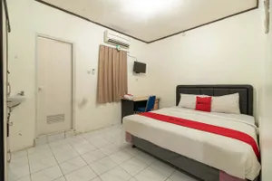 Image of RedDoorz near Pondok Indah Water Park