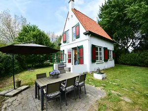 Image of Quintessential holiday home in Ouddorp with garden