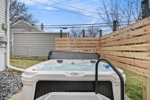 Image of Adorable 2BR Hot Tub Close to Attractions