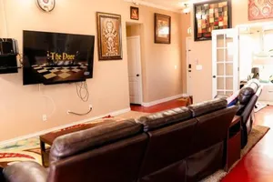 Image of Luxury 4br home, 2 king,1 queen, 3bed, 4tv