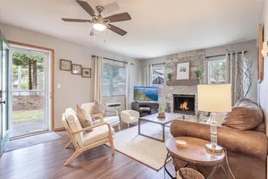 Image of 4 Beds! Walk to Town! Grnd Floor Condo, Modern, Summer AC