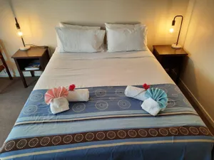 Image of Dee BnB Gladstone  apartment with a pool
