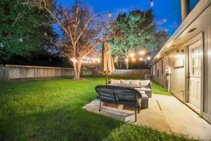 Image of IAH Place: 4 bed, patio-sleeps 8+
