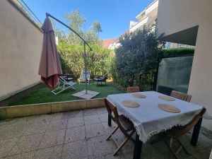 Image of studio  avec  jardin et accès piscine