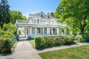 Image of Historic Manor with 8 BDRMS 9 BATHS & 3 Kitchens