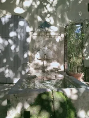 Image of Côté fontaine
