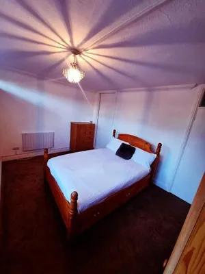 Image of Spacious 2 bedroom Flat close to Gatwick Airport