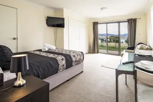 Image of Poley Cow Studio - Lake & Mountain Views l Air-Con l Parking