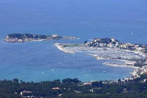 Image of VUE MER 3 mn A PIED DE LA PLAGE LUMINEUX ET MODERNE