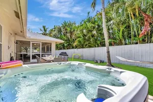 Image of Hottub! Mini Golf! Water Access! Pets! 5min beach!