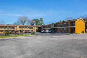 Image of Econo Lodge Huntsville University Area