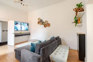Image of Stylish flat in central location with free parking