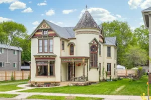 Image of Moulin Rouge House Bed and Breakfast