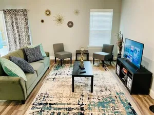 Image of House 3 Bed, 2Bath, FREE Parking in The Woodlands
