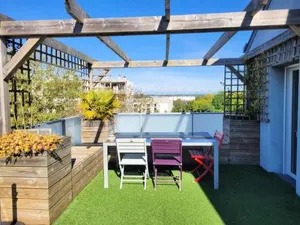 Image of Le Nid : Rooftop moderne surplombant la ville