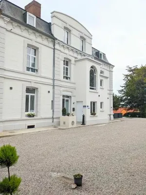 Image of Hôtel Échappée en Baie - Parking privé gratuit dont forfaits bornes électriques réservable