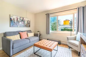 Image of Eclectic Downtown & Cap Hill King bed & Kitchen