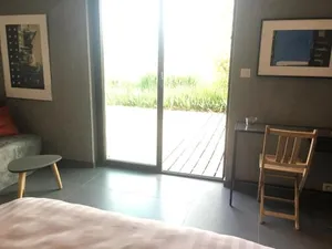 Image of Belle chambre avec vue dans maison d'architecte