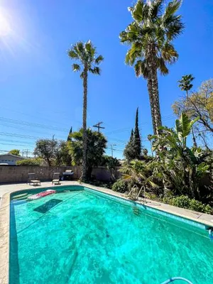 Image of Luxurious 4BR House with Swimming Pool -FB