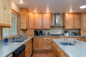 Image of Moonrise Lodge - A Large Vacation Home in Mariposa