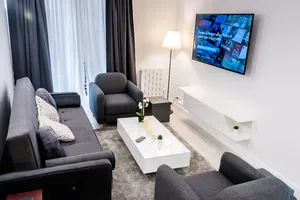 Image of D&E - PARIS-DISNEY - HOLIDAYS APARTMENT - APPARTEMENT DE VACANCES - 5 CHAMBRES- 5 SDB - 5 BEDROOMS - 5 BATHROOMS - Netflix