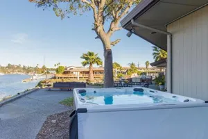 Image of Waterfront Hawaiian Oasis