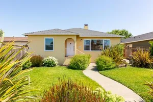 Image of Spacious Renovated Petaluma Home- Pool Table, Fire Pit, Parking