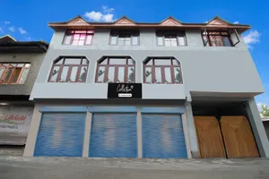 Image of Collection O Airport Road Solina