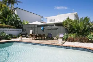 Image of Miami's Family Getaway Sleeps 10, Pool, Patio, Walk to North Burleigh Beach & Shops