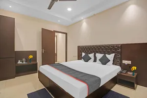 Image of Super Townhouse Centre Point Inn Near Esplanade Metro Station