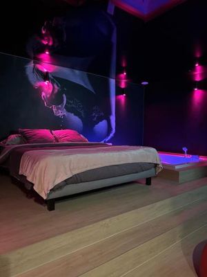 Image of Red Room by Loveroomeo