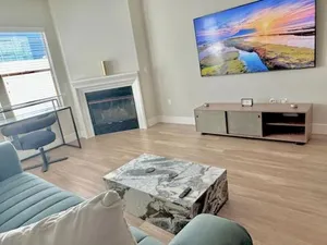 Image of Cozy Large 1 Bedroom Condo by UCLA