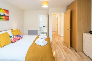 Image of Bright and calm apartment - Watford