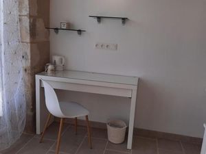 Image of Chambre "Rose" dans Maison de Maître avec Parking et Recharge Véhicule - Le Blanc - FR-1-591-675