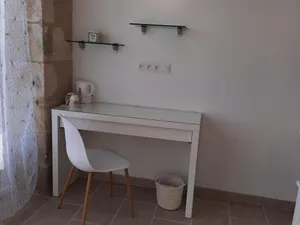Image of Chambre "Rose" dans Maison de Maître avec Parking et Recharge Véhicule - Le Blanc - FR-1-591-675