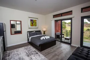 Image of Downtown View 4 Sleepers Studio- Great for Getaway