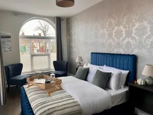 Image of Stunning 2 bedroomed apartment on Allerton Road, Sleeps 4