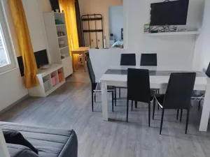 Image of appartement individuelle refais a neuf,ds maison de maître,6 couchages dont un lit kingsize,cuisine avec lave vaisselle,rue privative pour se garer, accessibilité au jardin