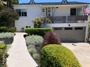 Image of Quiet3BD2BABikesDeckGarageLaundry