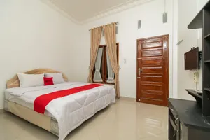 Image of RedDoorz Syariah near Universitas Putra Indonesia Padang