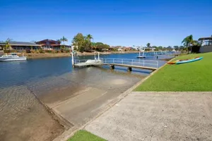 Image of Deja Bleu - great family home with jetty