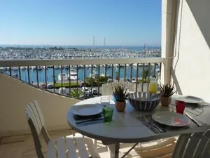 Image of Sol-y-Days Eden, Magnifique appartement de deux chambres, en duplex face a la mer et au port de plaisance