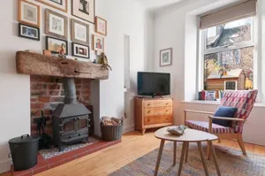 Image of Cozy with Character Vibrant Cottage Style Flat at Leith Links Park
