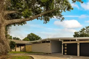 Image of Newly Renovated 6BR 3BA Port Arthur Holiday Home with Hot Tub