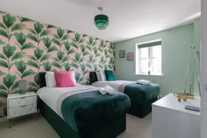 Image of Weekly & Monthly Rates! Stunning Home By Stansted Airport