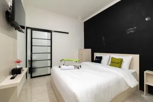 Image of Urbanview Hotel Bizhome Artha Gading Boulevard by RedDoorz