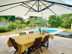 Image of Beautiful Villa avec Piscine Au Calme!