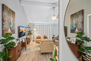 Image of 4BR Family Home 3mi to IAH 21mi to Houston