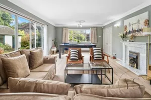 Image of Spacious 6BR Villa Sleeps 12 with Stunning Garden Free Parking